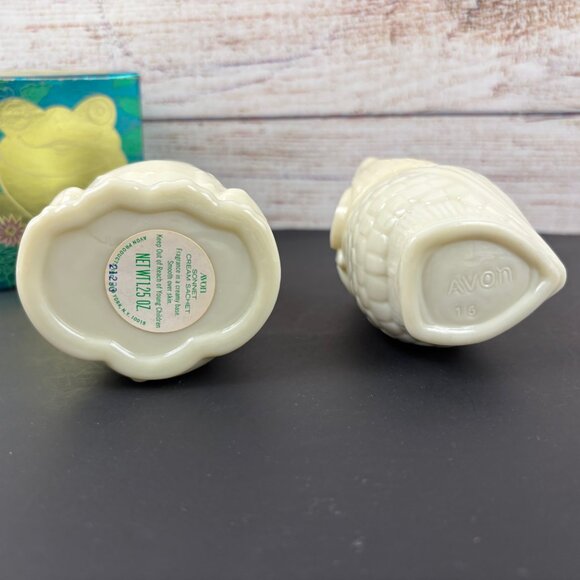VTG Avon Owl and Frog Empty Powder Bottles Ivory Milk Glass 70's - Picture 6 of 8